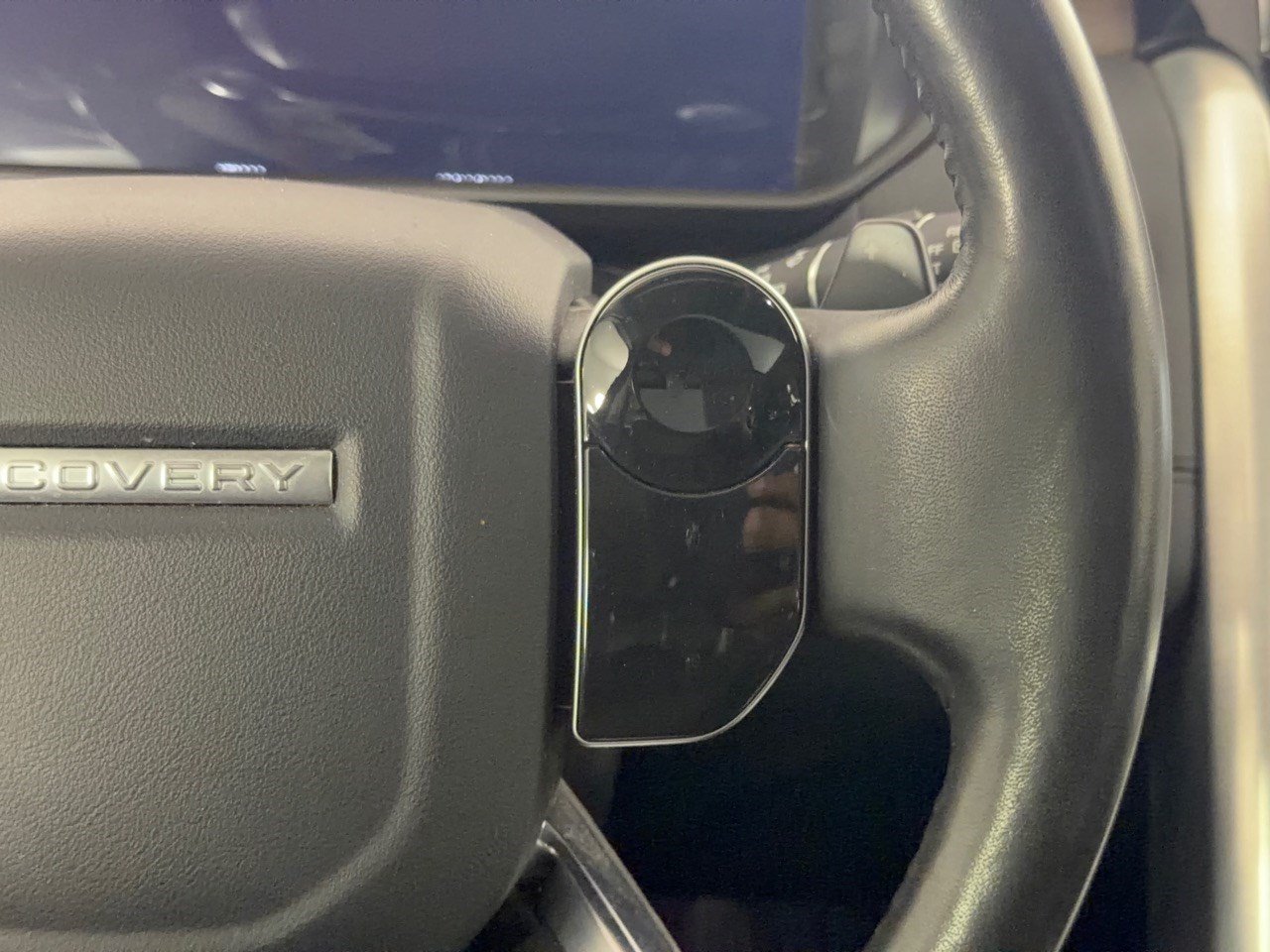 Used 2019 Land Rover Discovery HSE AWD/4WD image 19