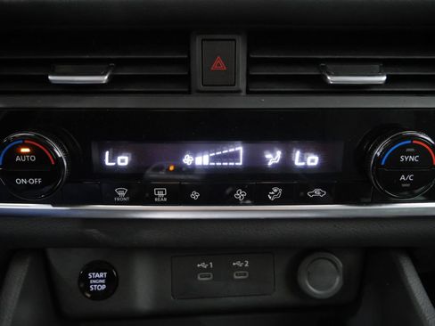 Used 2025 Nissan Rogue SV image 18