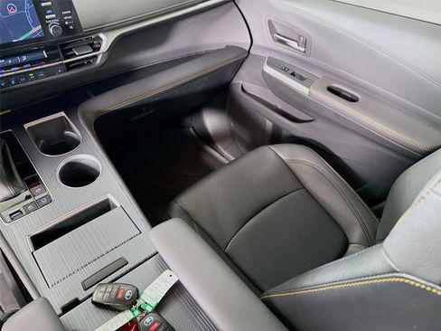 Used 2023 Toyota Sienna XLE Woodland Edition AWD/4WD image 28
