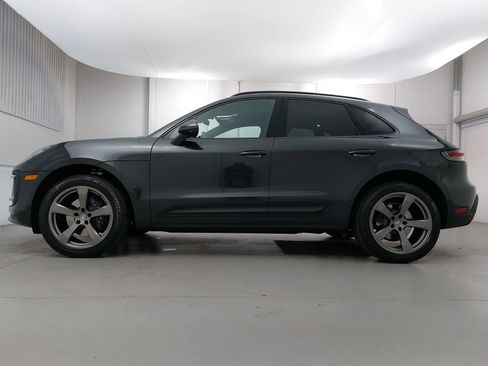 Certified 2025 Porsche Macan image 2