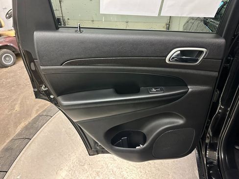 Used 2018 Jeep Grand Cherokee Laredo image 21