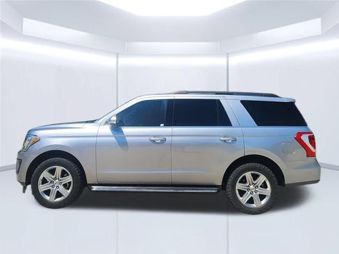 Used 2020 Ford Expedition XLT w/ Equipment Group 202A AWD/4WD image 8