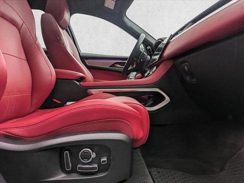 Used 2023 Jaguar F-PACE R-Dynamic S image 21