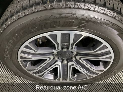 Used 2023 Jeep Wagoneer 4WD w/ Premium Group I image 10