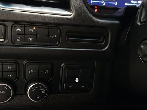 Used 2022 Chevrolet Suburban RST w/ Sport Performance Package AWD/4WD image 37
