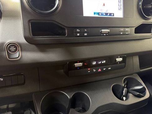 Used 2020 Mercedes-Benz Sprinter 2500 image 19
