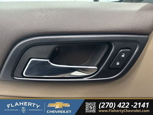 Used 2015 GMC Yukon XL SLT w/ Open Road Package image 21