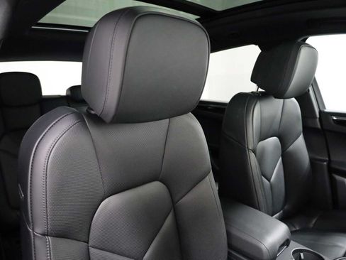 Used 2026 Porsche Macan AWD/4WD image 22