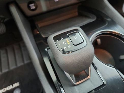 Used 2025 Nissan Rogue SV FWD image 27