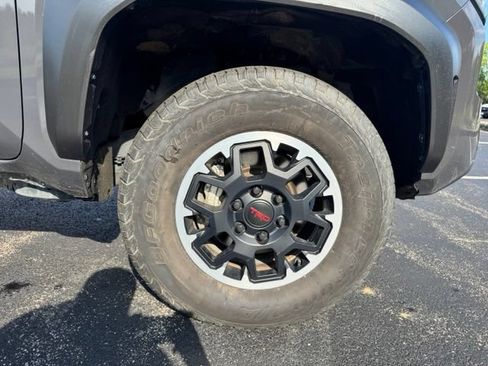 Used 2024 Toyota Tacoma TRD Off-Road AWD/4WD image 9