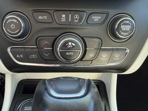 Certified 2020 Jeep Cherokee Limited image 24