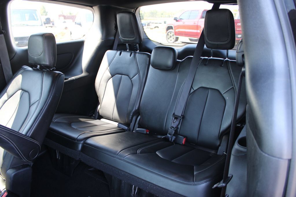 Used 2025 Chrysler Pacifica Select FWD image 27