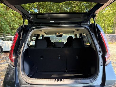 Used 2025 Kia Soul LX w/ LX Technology Package FWD image 29