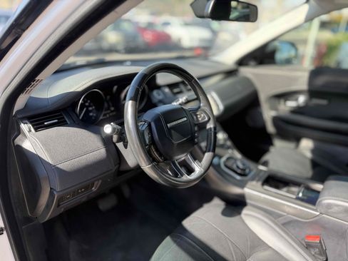 Used 2018 Land Rover Range Rover Evoque SE AWD/4WD image 16