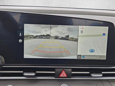 Used 2025 Hyundai Elantra SEL image 14