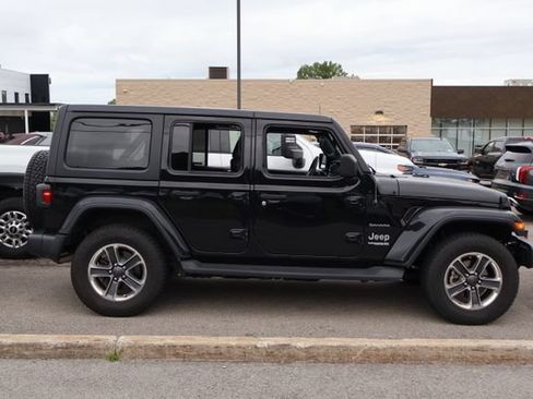 Used 2021 Jeep Wrangler Unlimited Sahara w/ Cold Weather Group AWD/4WD image 5
