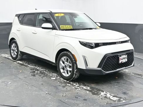 Used 2025 Kia Soul LX w/ LX Technology Package image 2