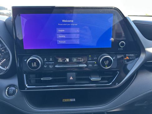 Used 2023 Toyota Highlander XLE image 29