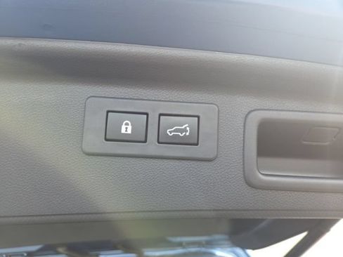 Used 2023 Subaru Forester Premium AWD/4WD image 9