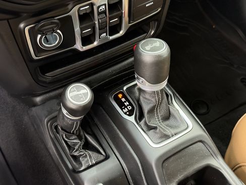 Used 2021 Jeep Wrangler Unlimited Sahara AWD/4WD image 23