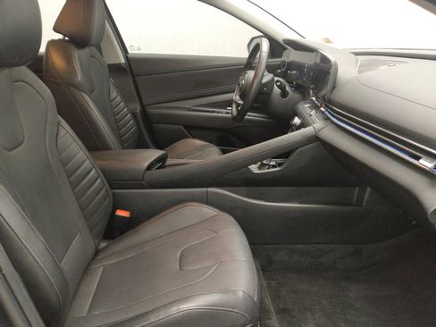 Used 2023 Hyundai Elantra Limited image 21
