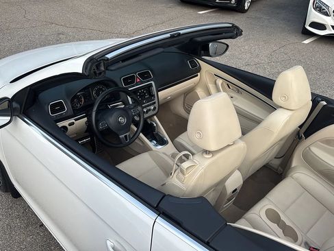 Used 2014 Volkswagen Eos FWD image 10
