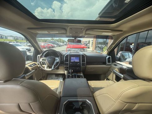 Used 2018 Ford F150 Lariat w/ Equipment Group 502A Luxury AWD/4WD image 20
