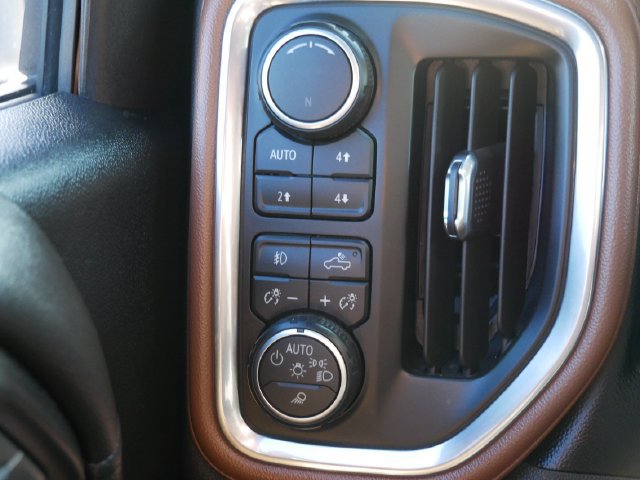 Used 2019 Chevrolet Silverado 1500 High Country w/ Technology Package AWD/4WD image 24