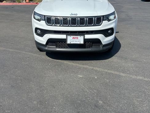 Used 2025 Jeep Compass Latitude w/ Sun & Sound Group AWD/4WD image 4