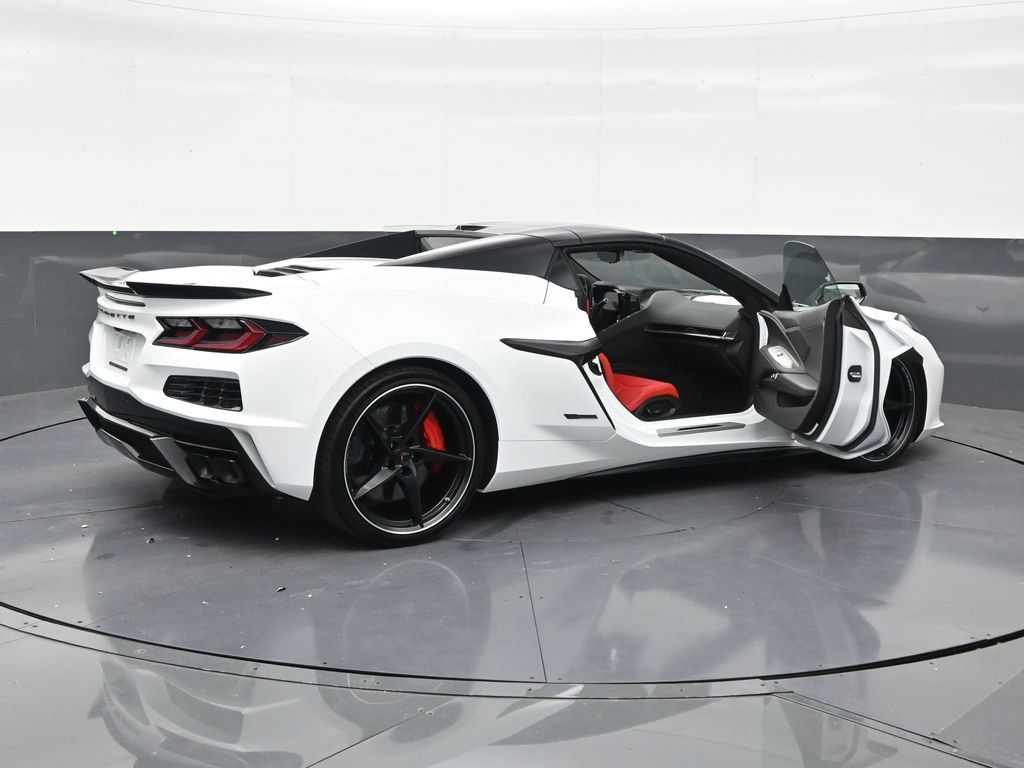 Used 2025 Chevrolet Corvette E-Ray AWD/4WD image 28