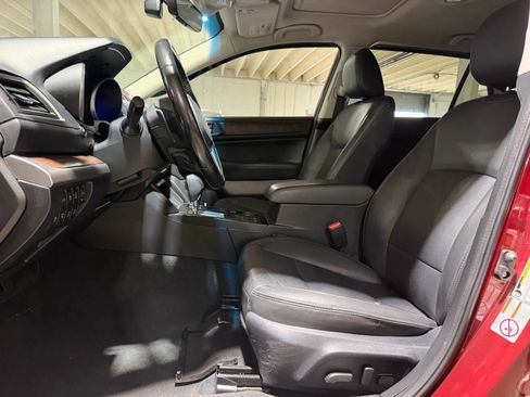 Used 2017 Subaru Outback 2.5i Limited AWD/4WD image 9