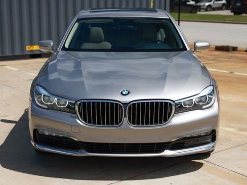 Used 2018 BMW 740i image 22