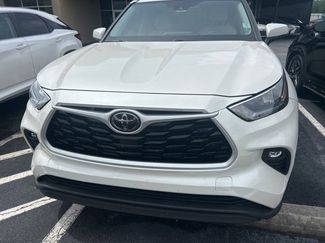 Used 2020 Toyota Highlander XLE FWD video 2