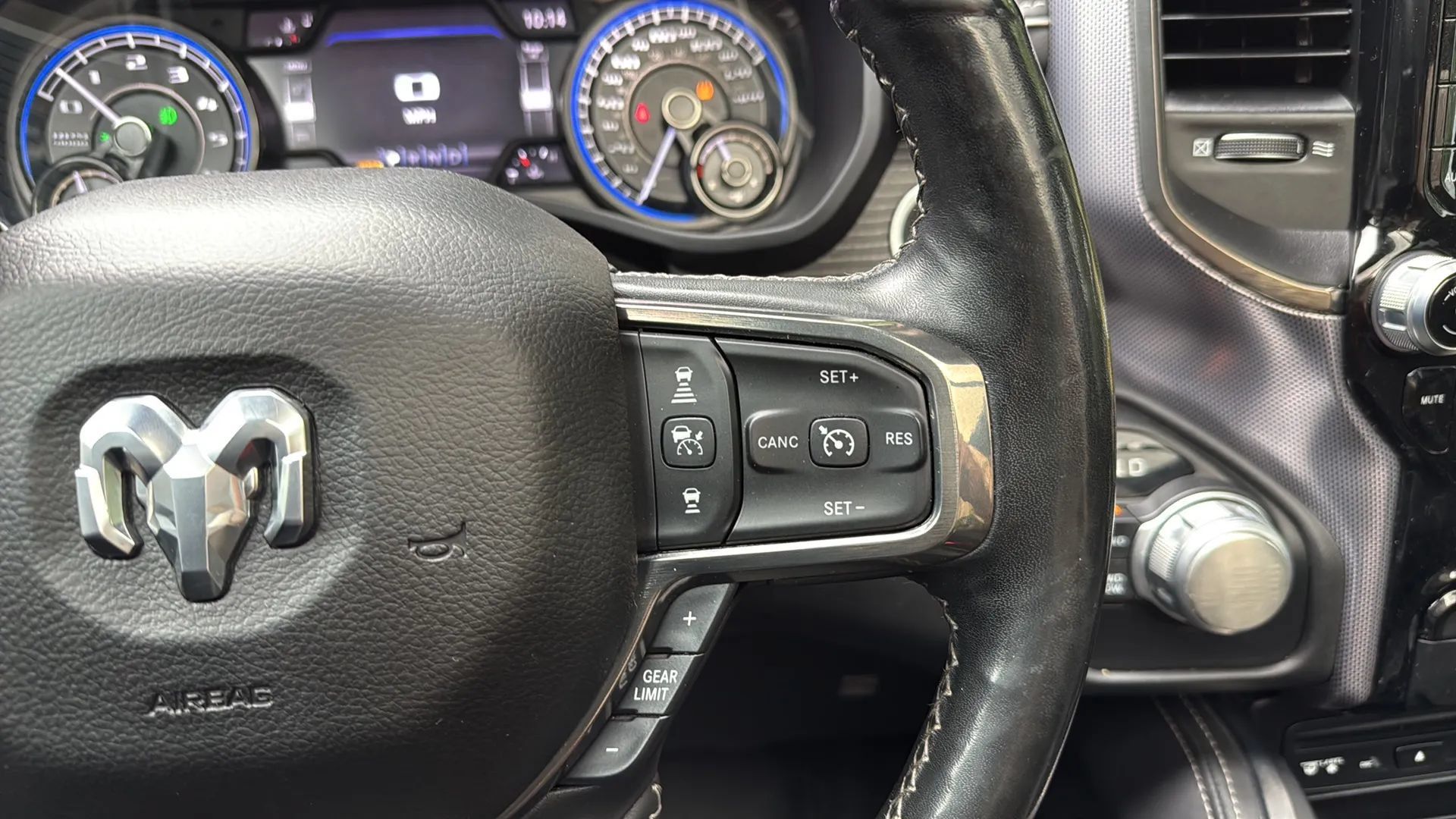 Used 2019 RAM 1500 Limited AWD/4WD image 34