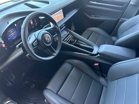 New 2025 Porsche Macan Electric image 4