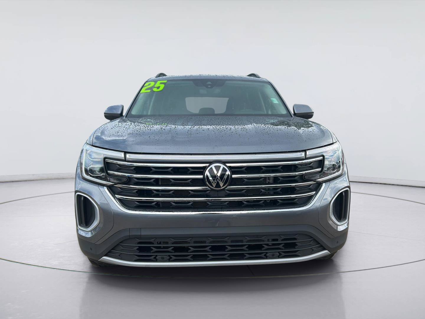 Used 2025 Volkswagen Atlas SE FWD image 2