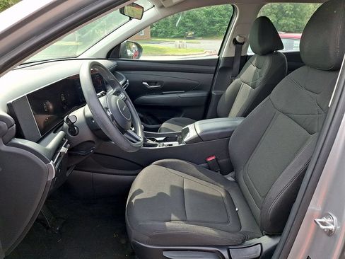 Used 2025 Hyundai Tucson SE FWD image 13