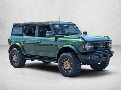 Used 2024 Ford Bronco Outer Banks image 3