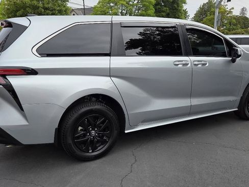 Used 2021 Toyota Sienna LE FWD image 7