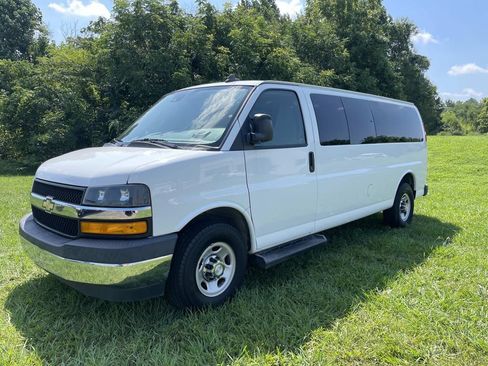 Used 2020 Chevrolet Express 3500 LT w/ LT Preferred Equipment Group RWD image 11