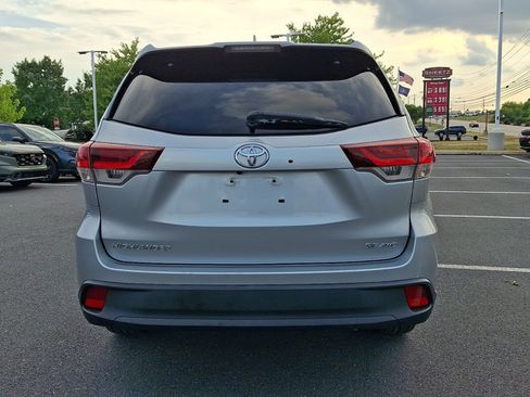 Used 2019 Toyota Highlander SE AWD/4WD image 5