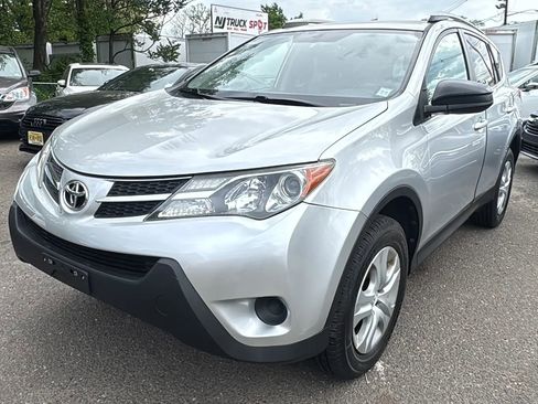 Used 2015 Toyota RAV4 LE AWD/4WD image 1