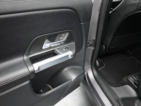 Used 2022 Mercedes-Benz GLB 250 image 17