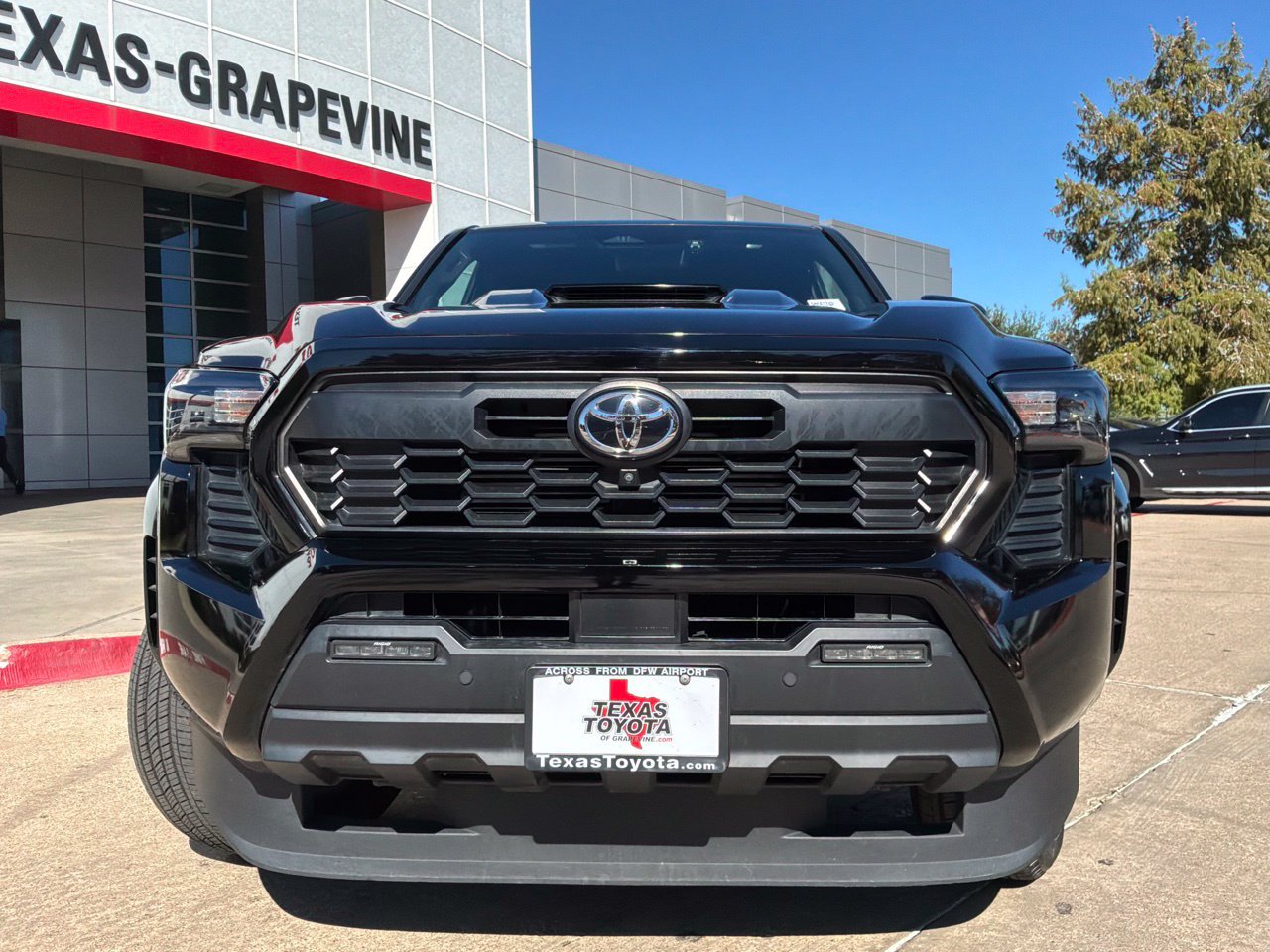 Used 2024 Toyota Tacoma TRD Sport w/ TRD Sport Premium Package AWD/4WD image 3
