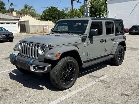 Used 2023 Jeep Wrangler Unlimited Sahara AWD/4WD image 3