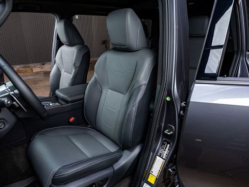 Used 2025 Lexus GX 550 image 30