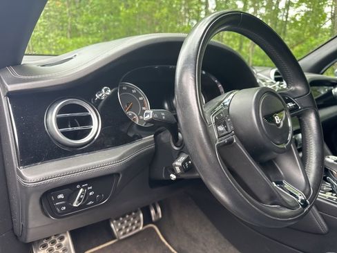 Used 2018 Bentley Bentayga Activity image 25