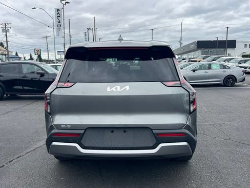 Certified 2024 Kia EV9 Light RWD image 6