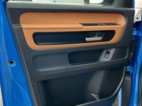 Used 2025 Volkswagen ID. Buzz Pro S RWD image 11