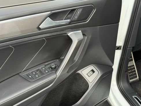 Used 2022 Volkswagen Tiguan SE R-Line image 15